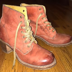 FRYE Sabrina lace up boots / booties burnt red